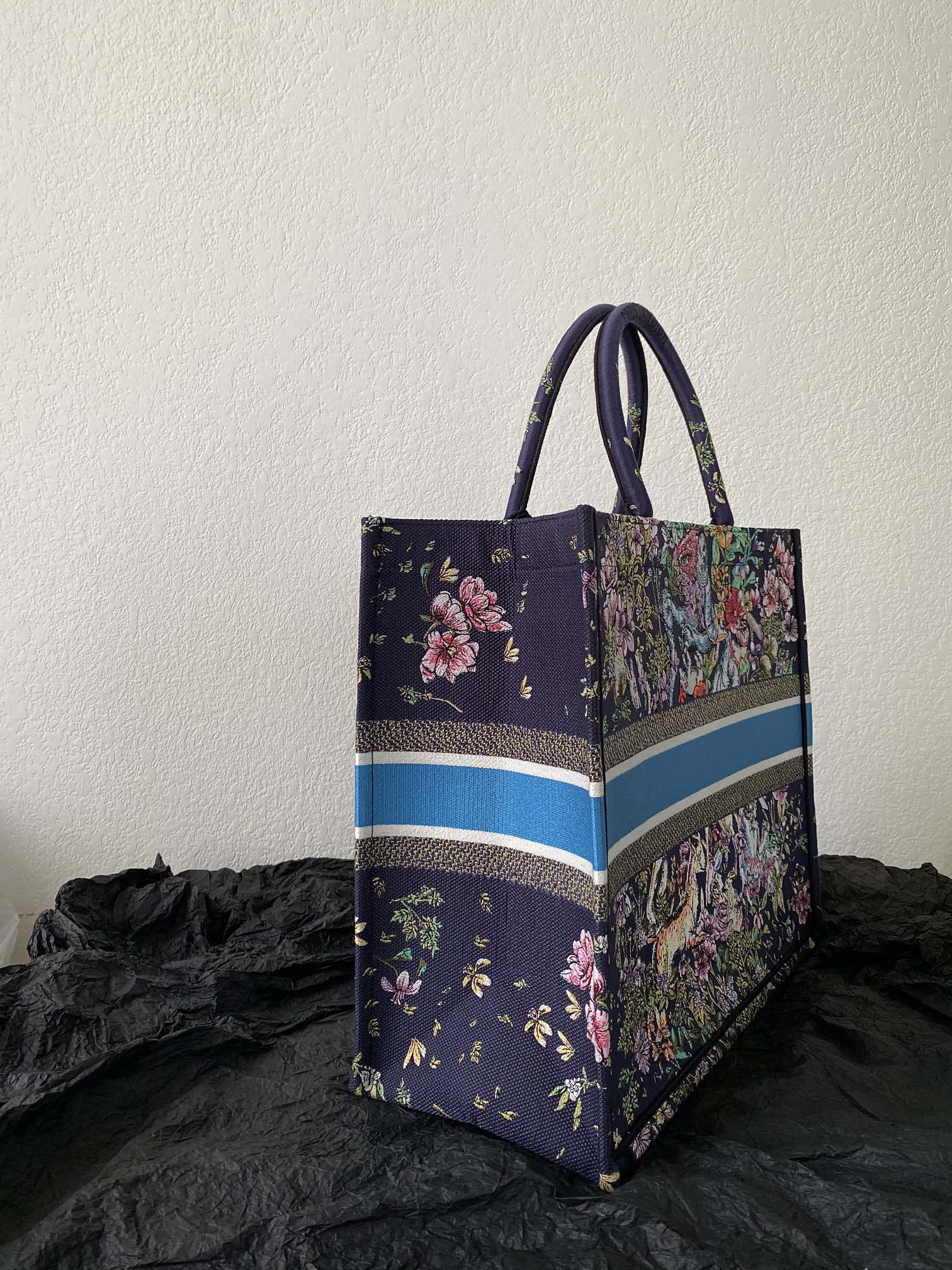 1704717451.9856znZhkaEMVbDIOR BOOK TOTE M1286 11.jpg