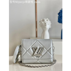 루이비통 퀼팅 스터드 트위스트 PM M59029